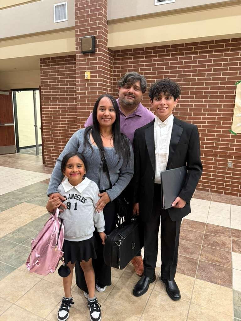 Karymar con su familia